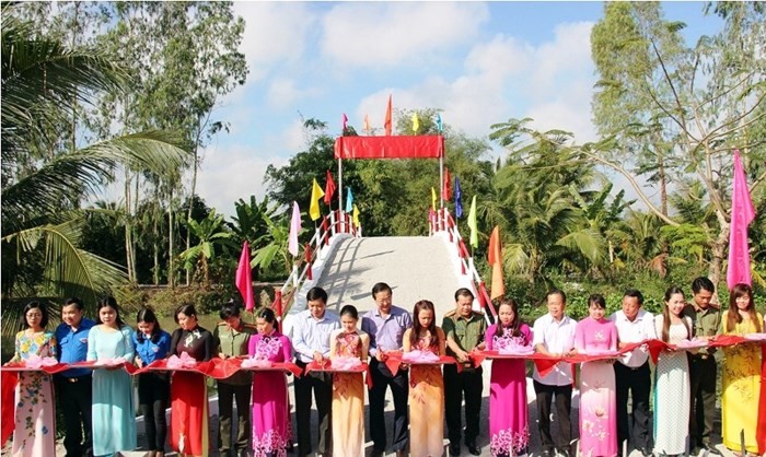 芹苴市公安與相關部門配合舉行的A9涌橋落成和移交儀式。