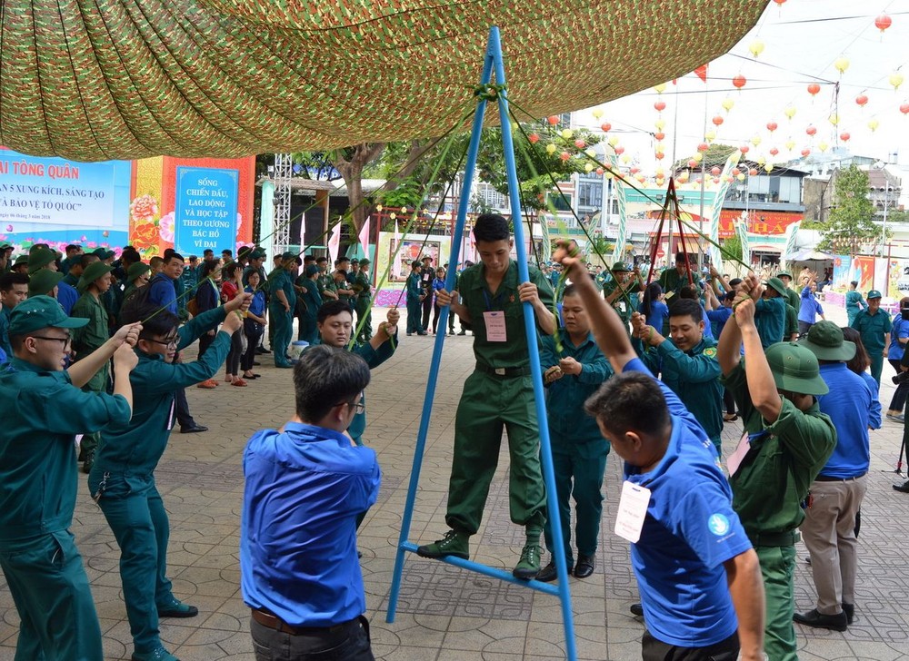 各坊青年進行團隊默契遊戲。