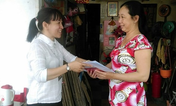 第十一郡第十六坊幹部上門發還行政卷宗。