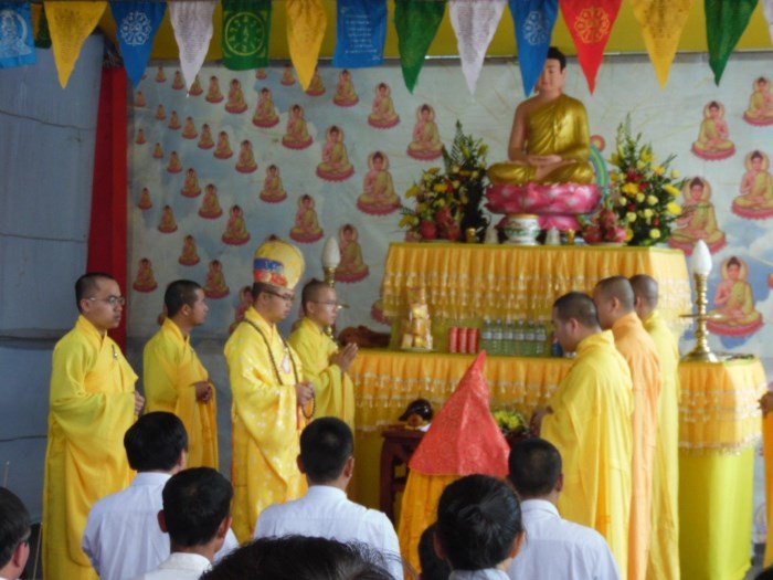 法師們在為捍衛葛麻島與長沙群島犧牲的烈士舉行超度法會。