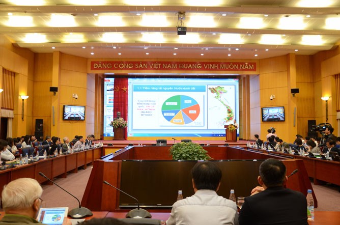 “水源的綠色措施”科研會現場一瞥。