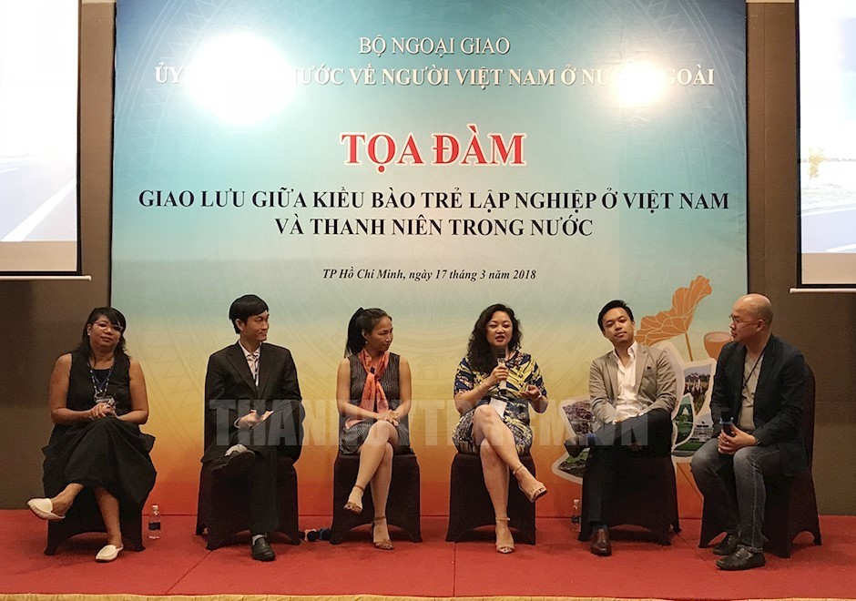 在越工作的年輕僑胞代表在座談會上交流意見。（圖源：市黨部新聞網）