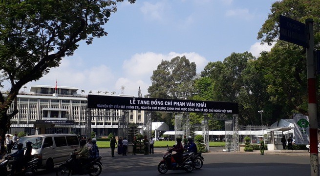 統一會場周邊街道實行交通管制。（圖源：黎阮）