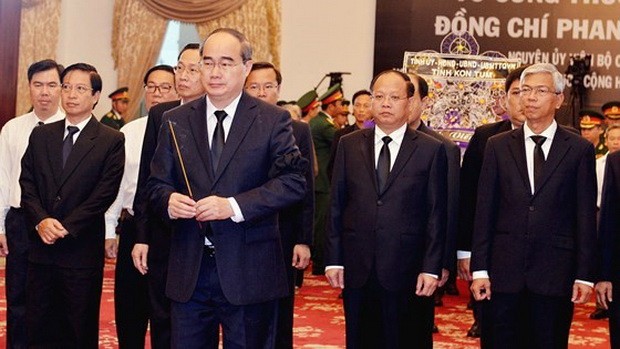 眾多外交使節團弔唁原政府總理潘文凱 ảnh 1