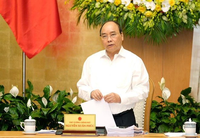 阮春福總理在政府3月份例會上發表講話。(圖源:光孝)