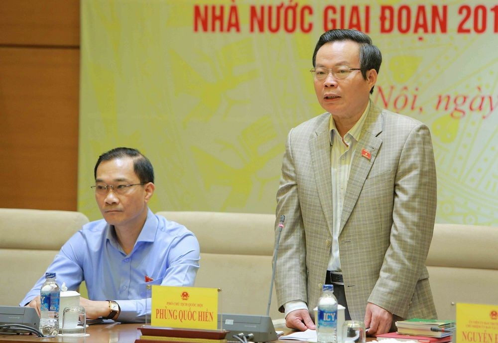 國會副主席、國會監察團長馮國顯主持會議並發表講話。(圖源:陽江)