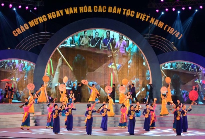 越南少數民族文化日的各項精彩表演節目展現了多姿多彩的民族風情。圖為去年越南各民族文化日一表演節目。(示意圖源:維文)