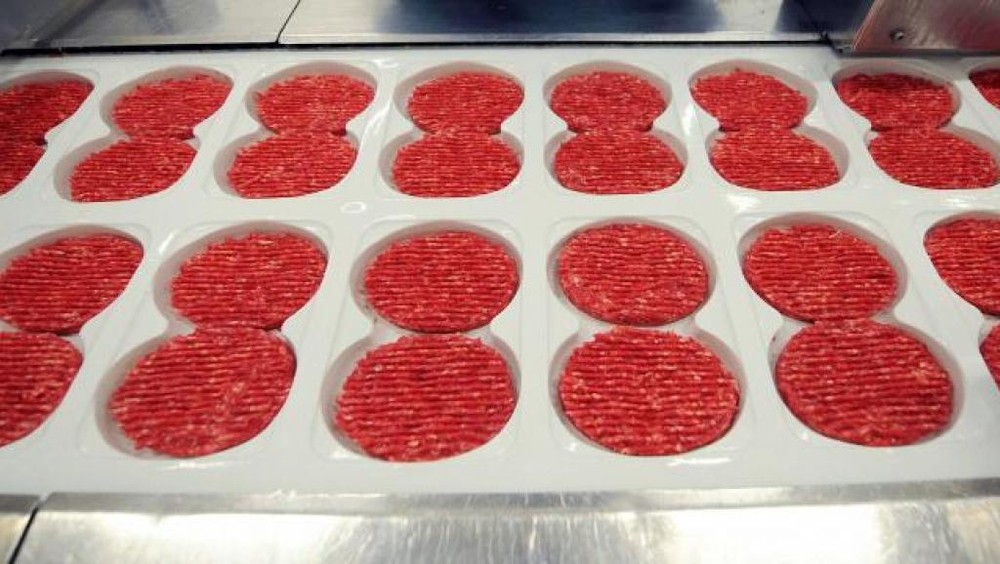 法國食品監測局查出一小批含大腸桿菌肉餅,超市發出招回食品通知。(圖源:AFP)
