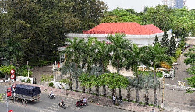 位於第六郡富林公園內的Sun Palace婚宴會議中心。