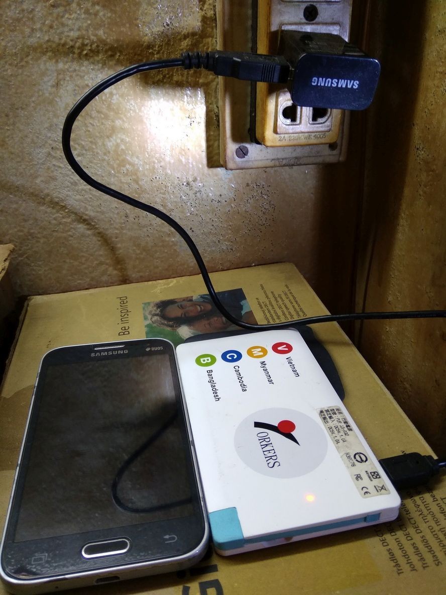 如果充電完畢，便須把插頭拿掉以確保安全。