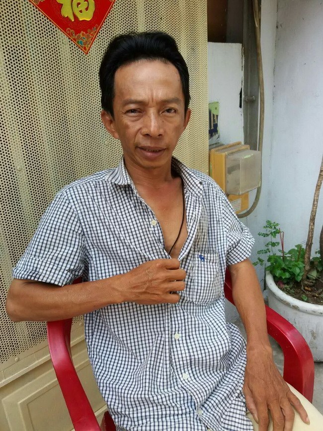 自從中風至今，鄭光的左邊身還很虛弱。