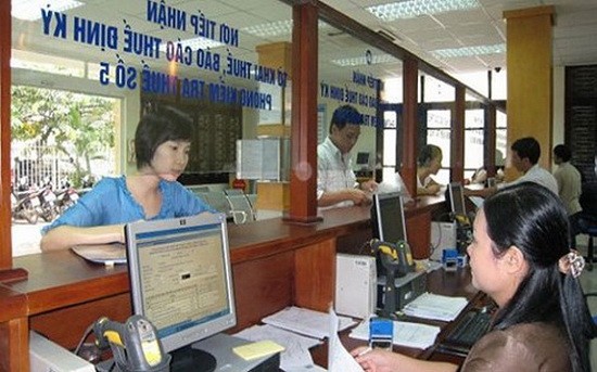 民眾在辦理稅務手續。（圖源：河內市稅務局）