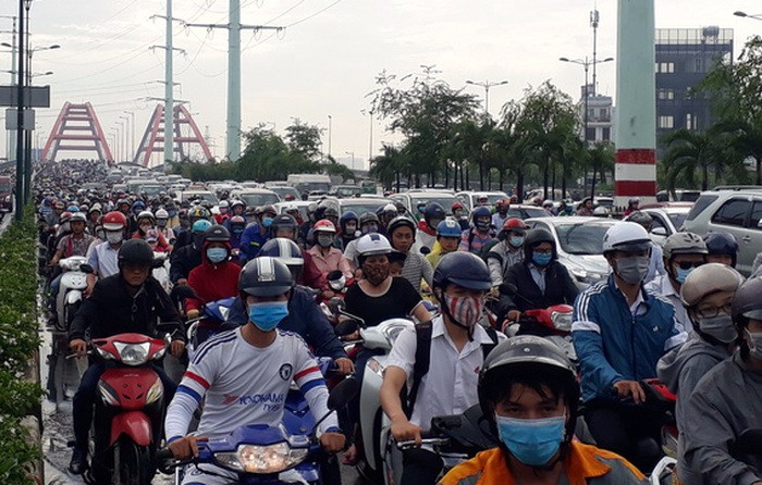 節後首天上班本市多街道交通堵塞。(圖源:德富)