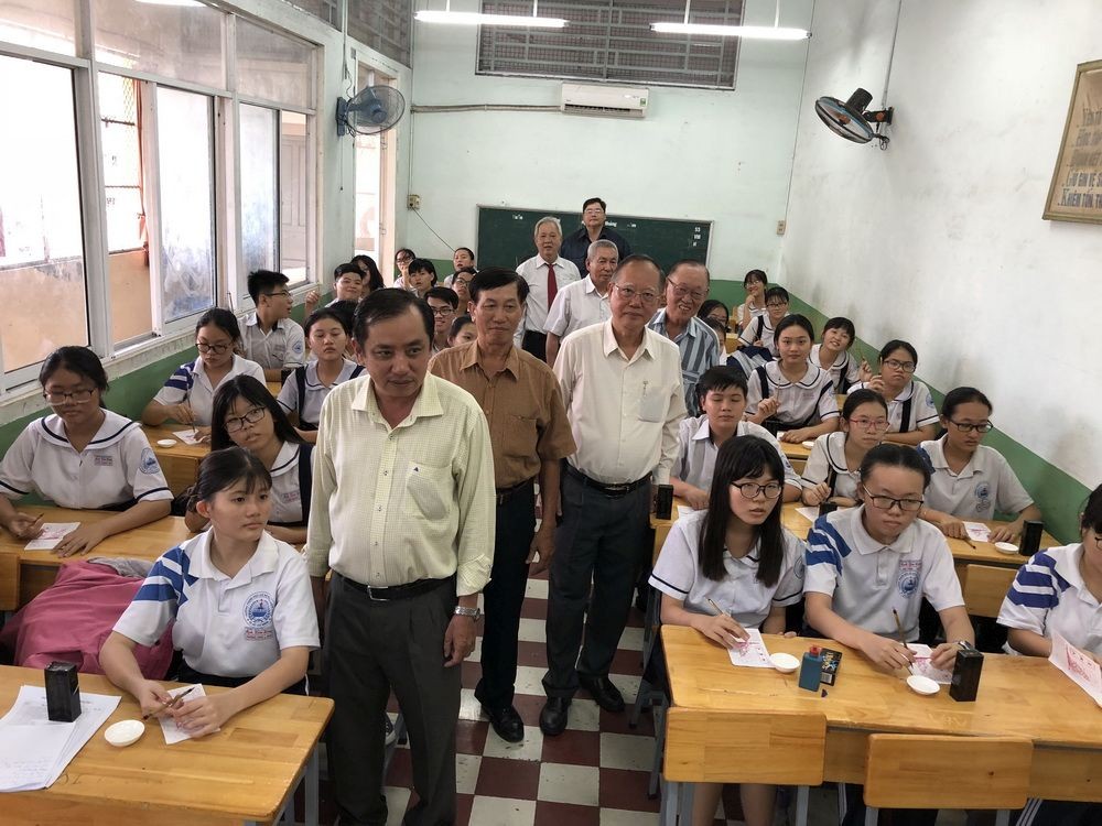 “華文毛筆正楷習字班”開課。