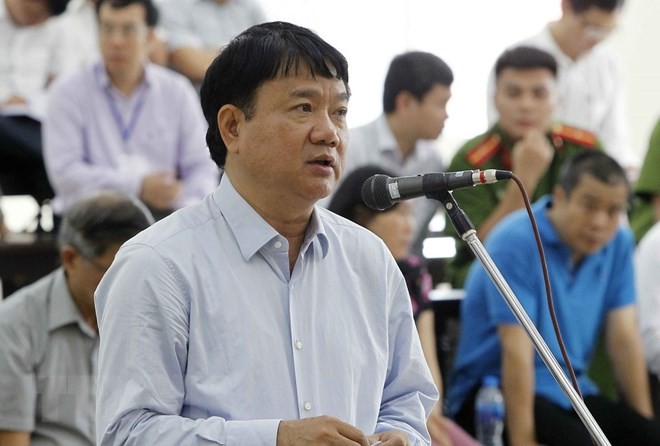 被告丁羅昇在法庭上答法官問案。(圖源:越通社)