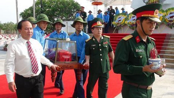 廣平省為志願軍遺骸舉行移葬儀式。