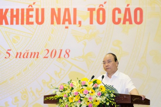 政府總理阮春福在會議上發表講話。