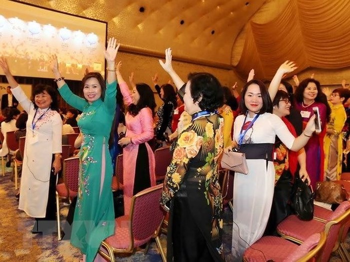 圖為我國女企業家代表團參加日本在東京舉行的2017年全球婦女峰會。（圖源：越通社）