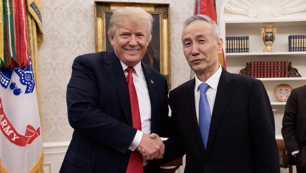 美國總統特朗普會見中方代表團團長劉鶴。(圖源:互聯網
