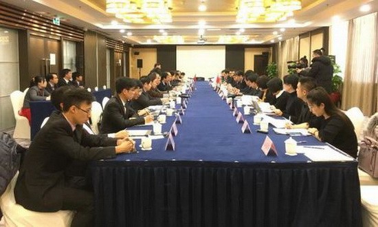 圖為2017年在中國北京舉行的越南與中國海上低敏感領域合作專家工作組第十輪談判。（圖源：越通社）