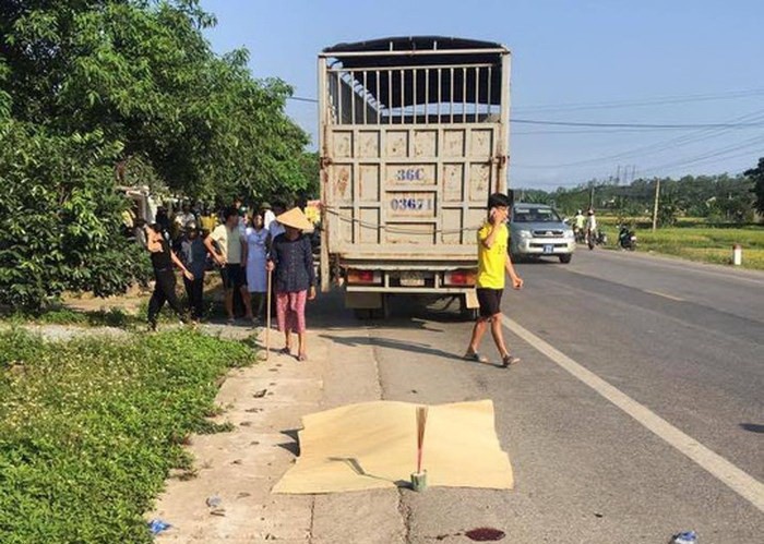 待產孕婦遭卡車輾死的現場。