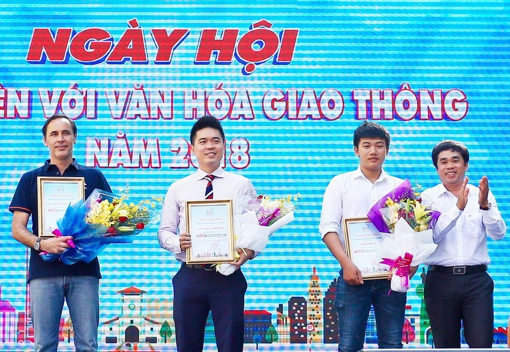 華企贊助“大學生與交通文化”活動 ảnh 1 華企贊助“大學生與交通文化”活動 ảnh 1