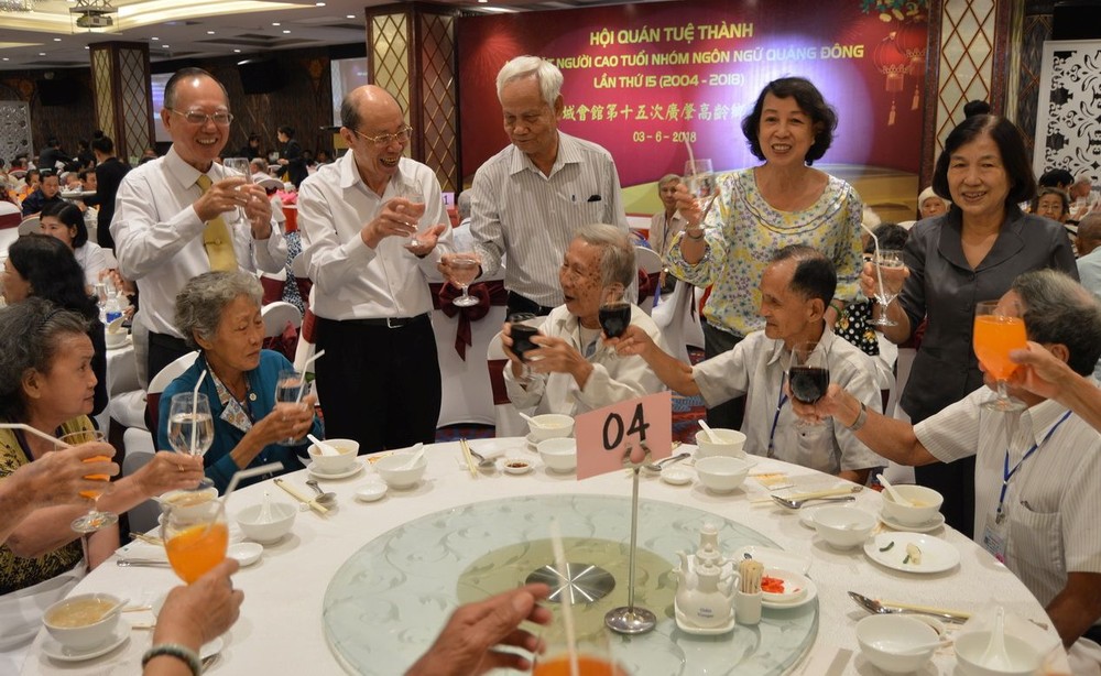 市領導向高齡人士祝壽 ảnh 1