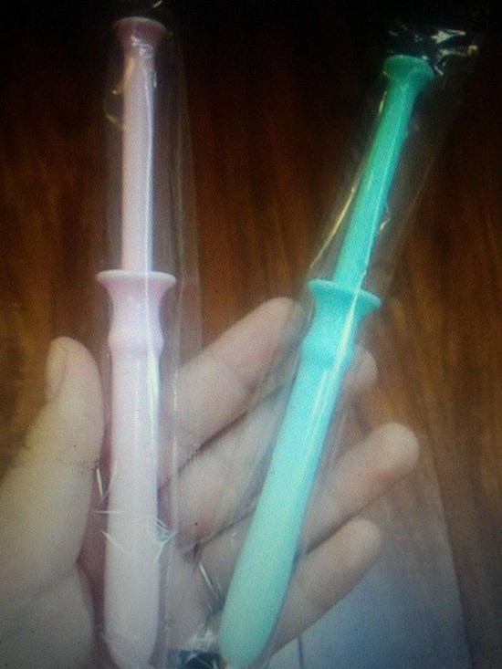 產品有粉紅和綠兩種顏色。