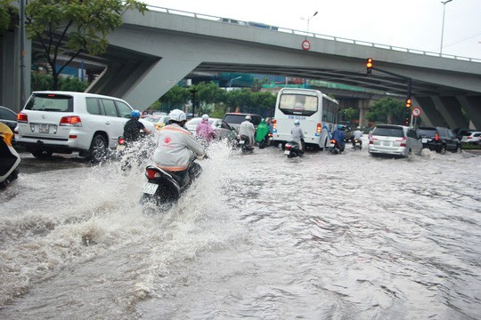 最近兩場強降雨後,阮友景街仍出現水淹情況。(圖源:士東)