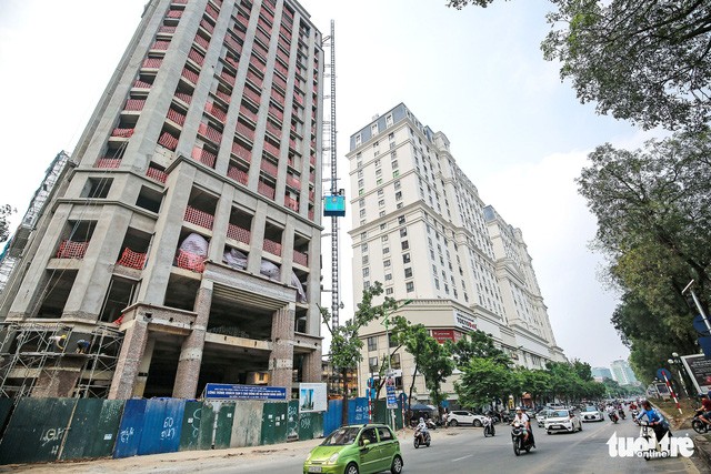 很多專家認為不能禁止建設高樓大廈,而必須增加準備基礎設施以 減少城市的堵車、超負荷情況。