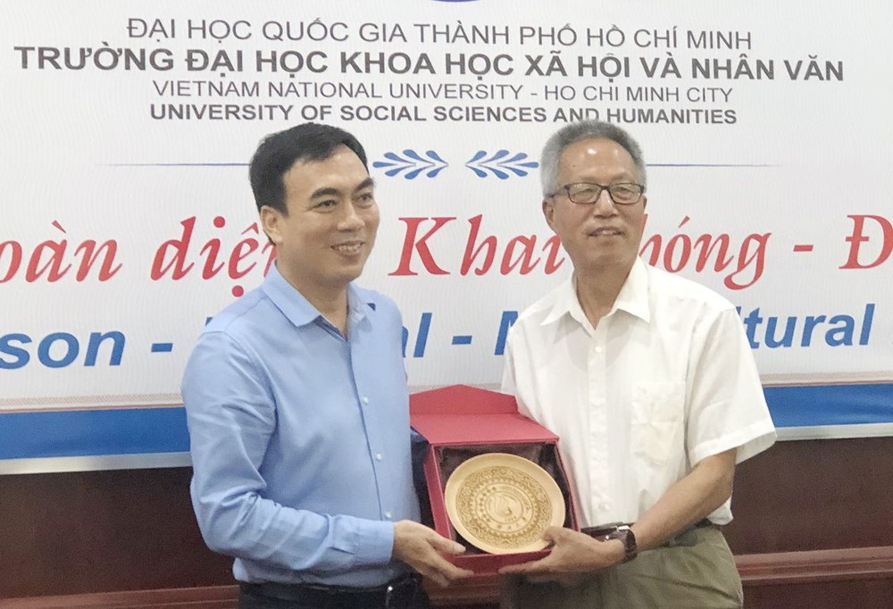 中國廣西大學訪市人文社會科大