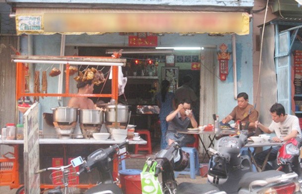 住在我家右邊的屋主叫紅姐，她將自己屋前的地方租給人開粉麵檔。（示意圖源：互聯網）