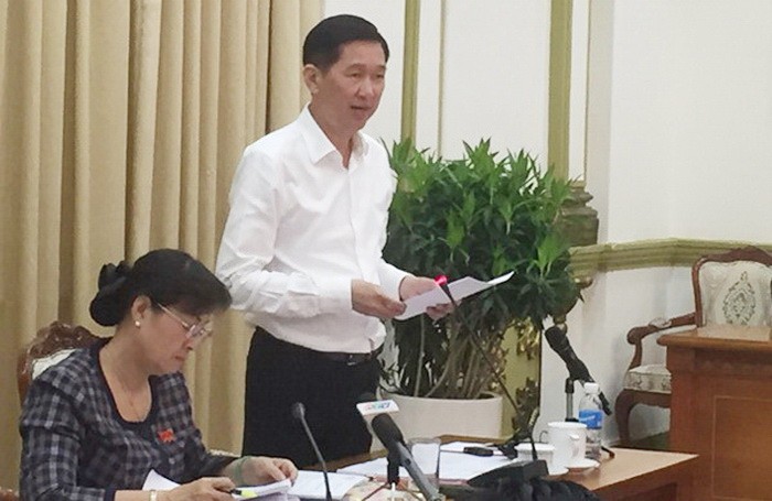 市人委會副主席陳永線在會議上發言。（圖源：阮瓊）