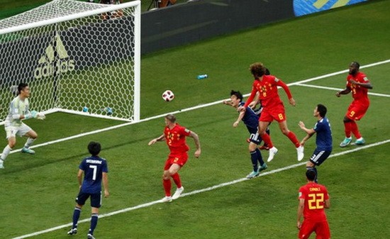 比利時(紅衣)費萊尼頭球破門。（圖源：互聯網）