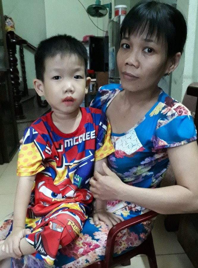 畢永倫小朋友聽力很弱。