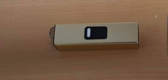 阿K行李中所攜帶的USB電擊器。