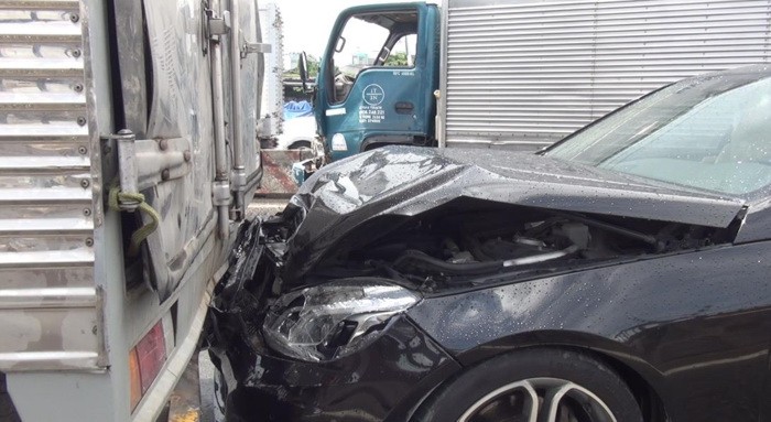 １號國道追尾事故致交通堵塞 ảnh 1