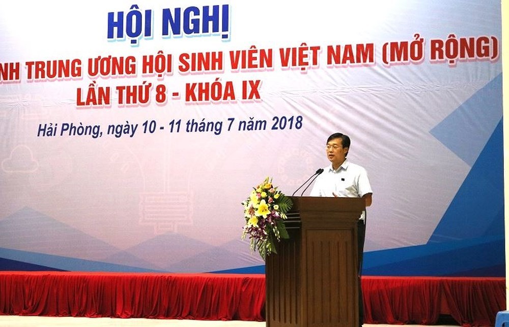 黎國鋒同志在會議上致開幕詞。（圖源：劉偵）