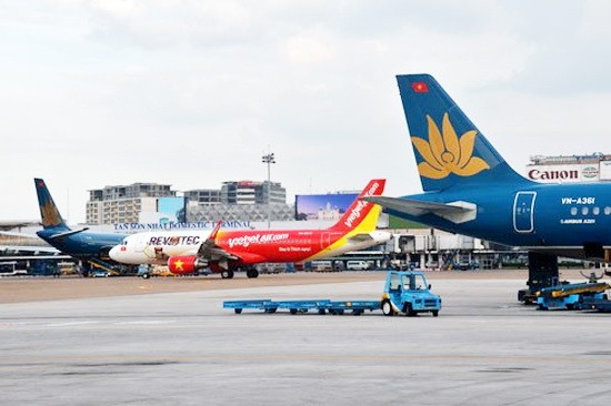 各種稅項、服務費增加令到乘客為來往需求而須交附的經費隨之增加。