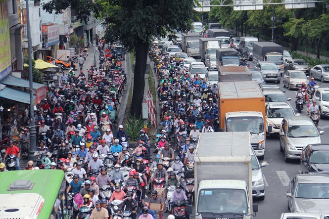 新山一機場各通道發生嚴重堵車。（圖源：安輝）