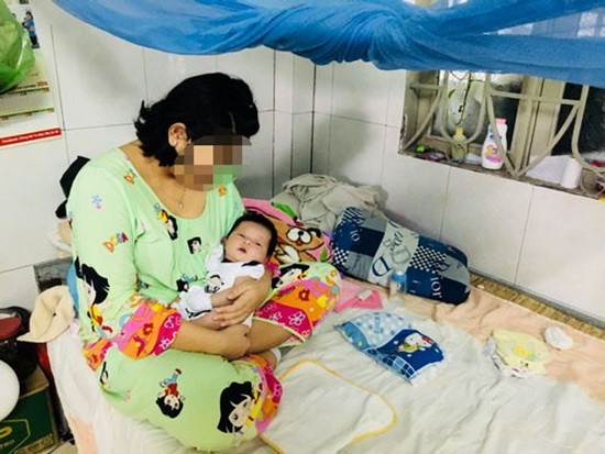 今年１６歲的母親正在同奈省梅進臨時避難收容處所暫住。