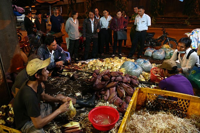 位於1A國道的食品加工單位公然使用化學劑，但僅在記者反映後才被發現處罰。