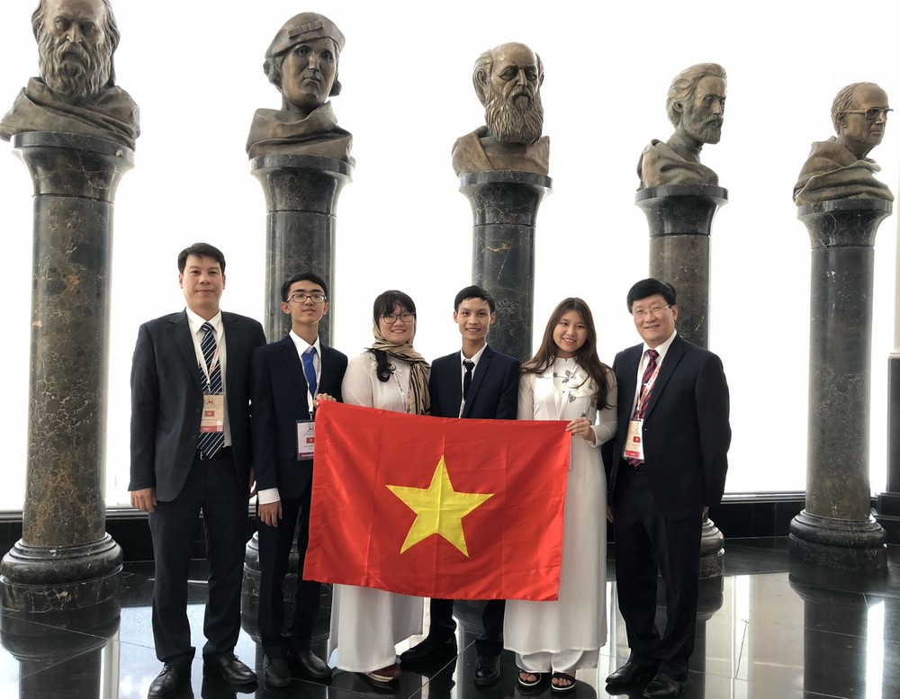 我國生物學奧林匹克隊奪金後合照。（圖源：時代教育）