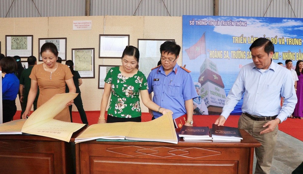 “越南的黃沙與長沙群島歷史與法理證據”地圖與資料展會一瞥。（圖源：武黃江）