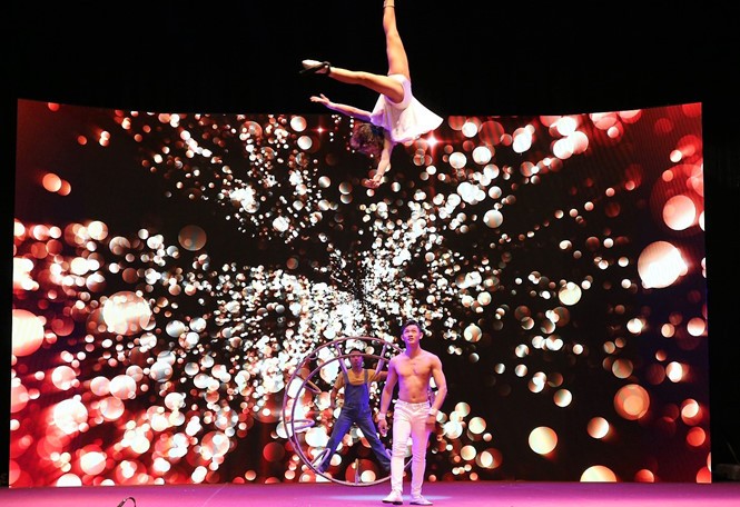 南方藝術戲院的雜技節目之一。