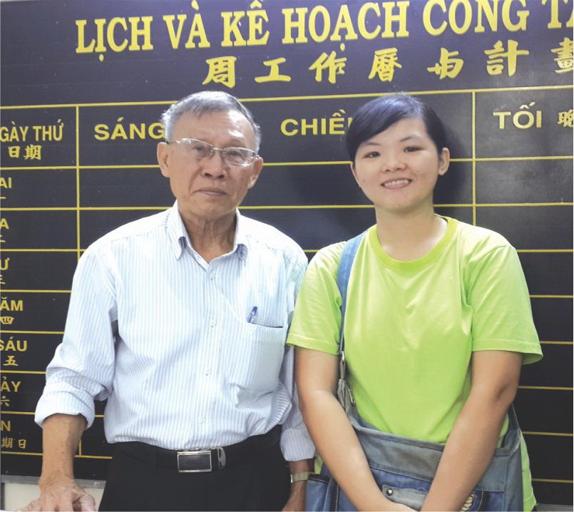 王沛川校長與學生李美霈（右）合照。