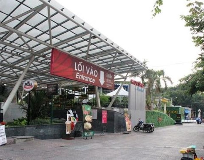 “九‧二三”公園內的部分面積被佔用出租改造為餐廳、咖啡館等。（圖源：民越）