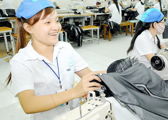 訂單遞增使成衣勞工感到高興。