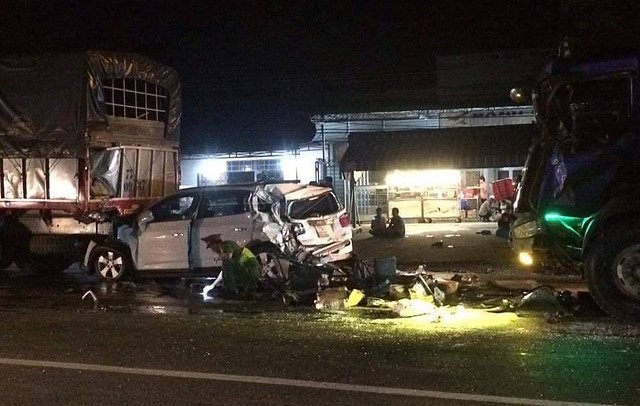 兩臥鋪客車在“彈簧”嶺碰撞 ảnh 1 兩臥鋪客車在“彈簧”嶺碰撞 ảnh 1
