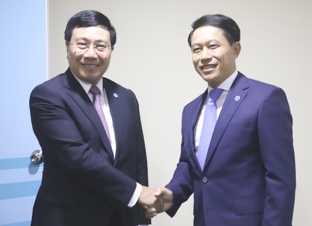 政府副總理范平明會見老撾外長沙倫塞‧貢馬西。(圖源:越通社)